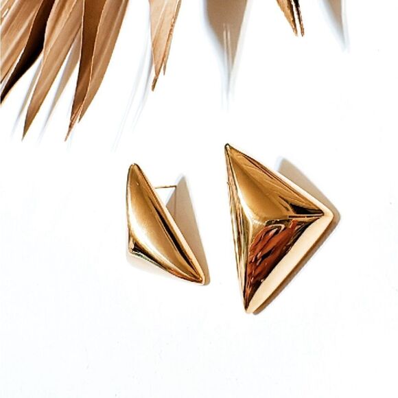Gold geo stud earrings N414 - Picture 4 of 5